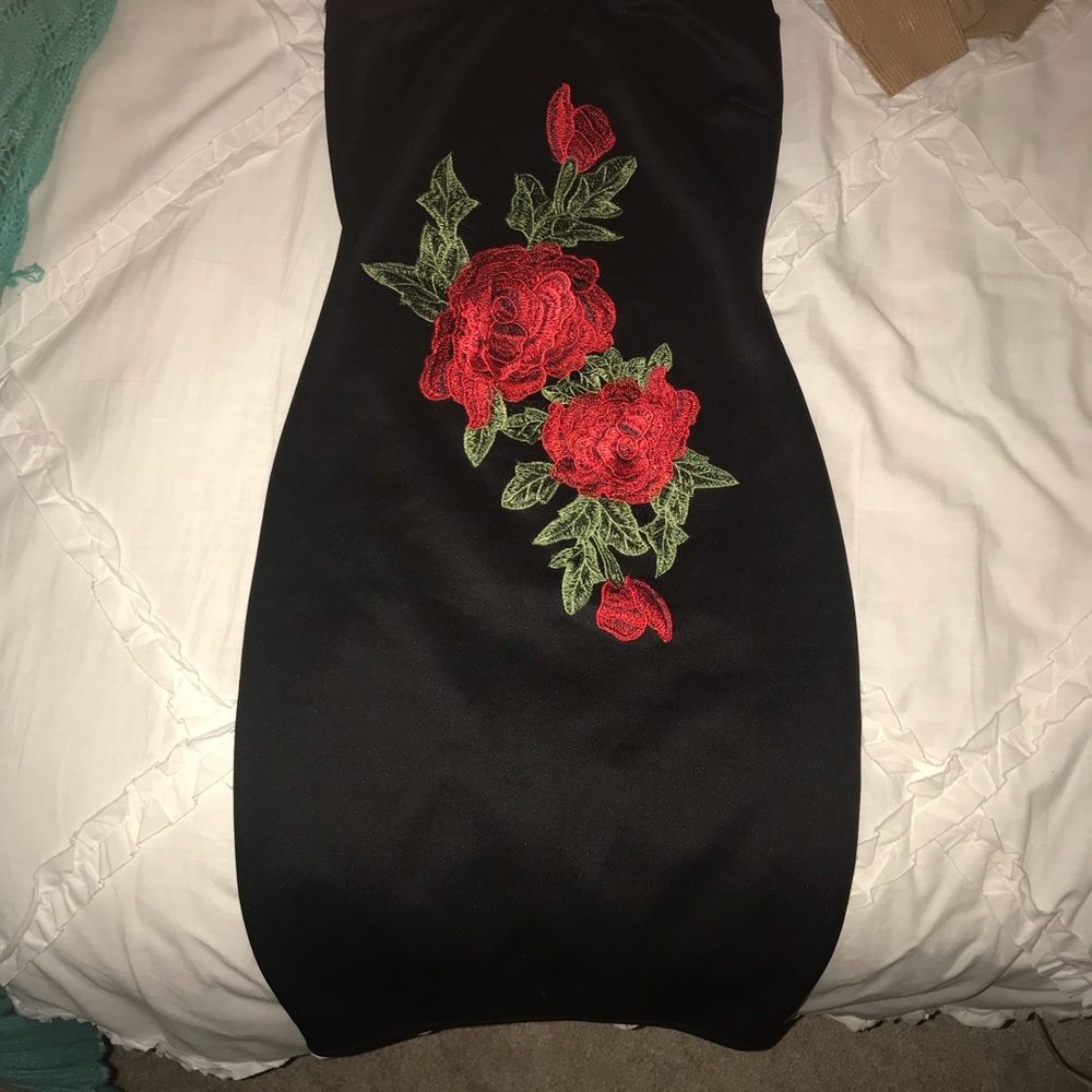 EMBRODIERED ROSE BODYCON DRESS - Picture 2 of 2